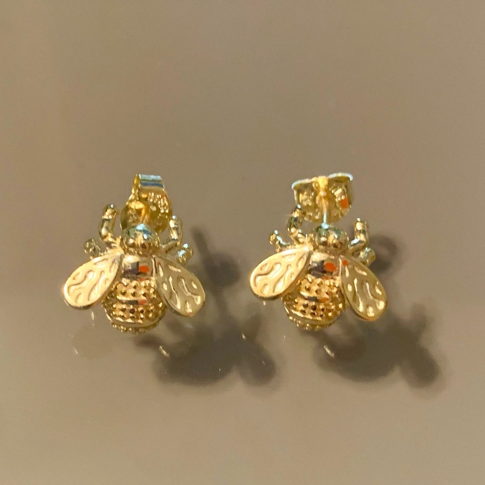 SAVVY CIE 18K Gold Bee 🐝 Stud Earrings - Picture 7 of 10